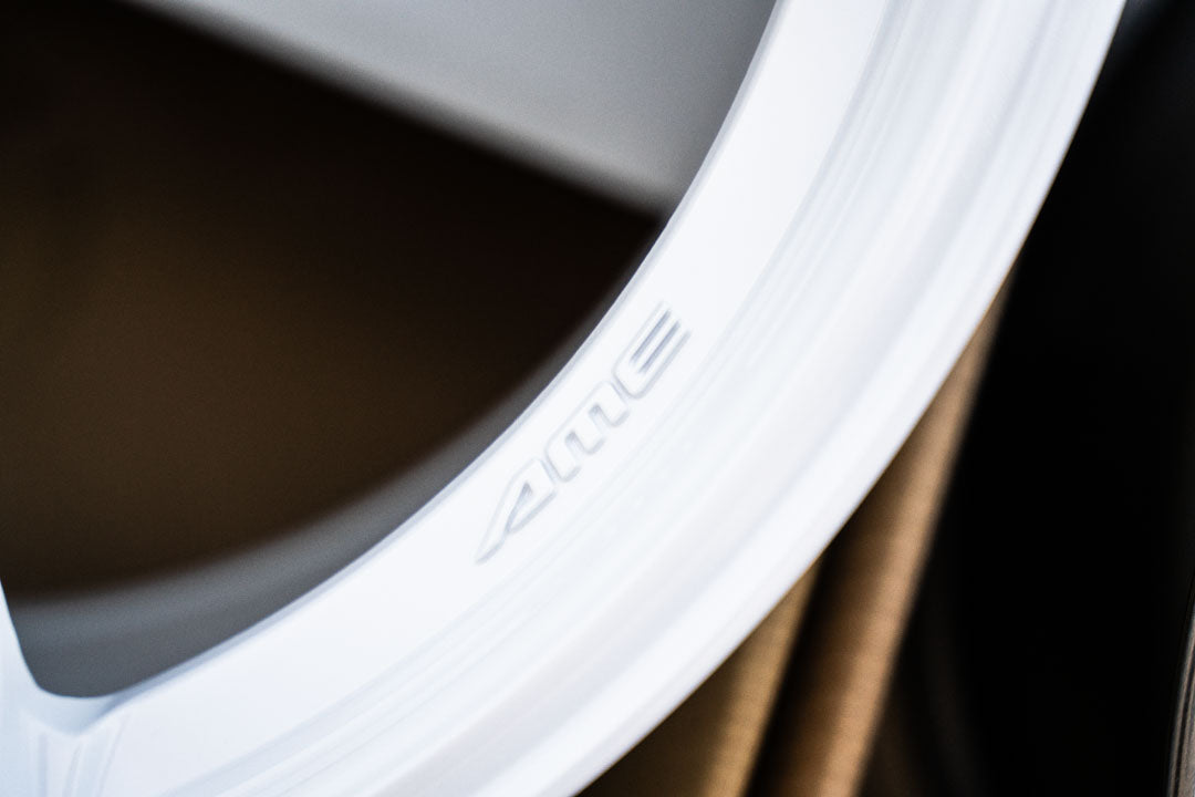 AME Tracer GTV / 18x9.5 +22 / 5x114.3 / Racing White (WH)