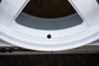 AME Tracer GTV / 18x9.5 +22 / 5x114.3 / Racing White (WH)
