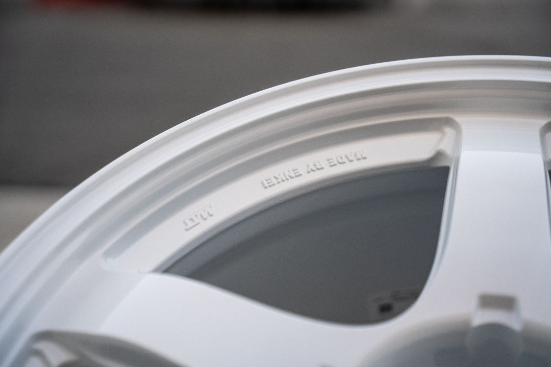 AME Tracer GTV / 18x9.5 +22 / 5x114.3 / Racing White (WH)