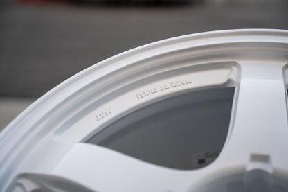 AME Tracer GTV / 18x9.5 +22 / 5x114.3 / Racing White (WH)