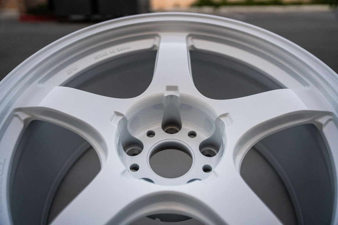 AME Tracer GTV / 18x9.5 +22 / 5x114.3 / Racing White (WH)