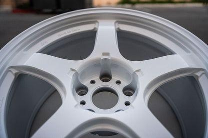 AME Tracer GTV / 18x9.5 +22 / 5x114.3 / Racing White (WH)