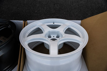 AME Tracer GTV / 18x9.5 +22 / 5x114.3 / Racing White (WH)