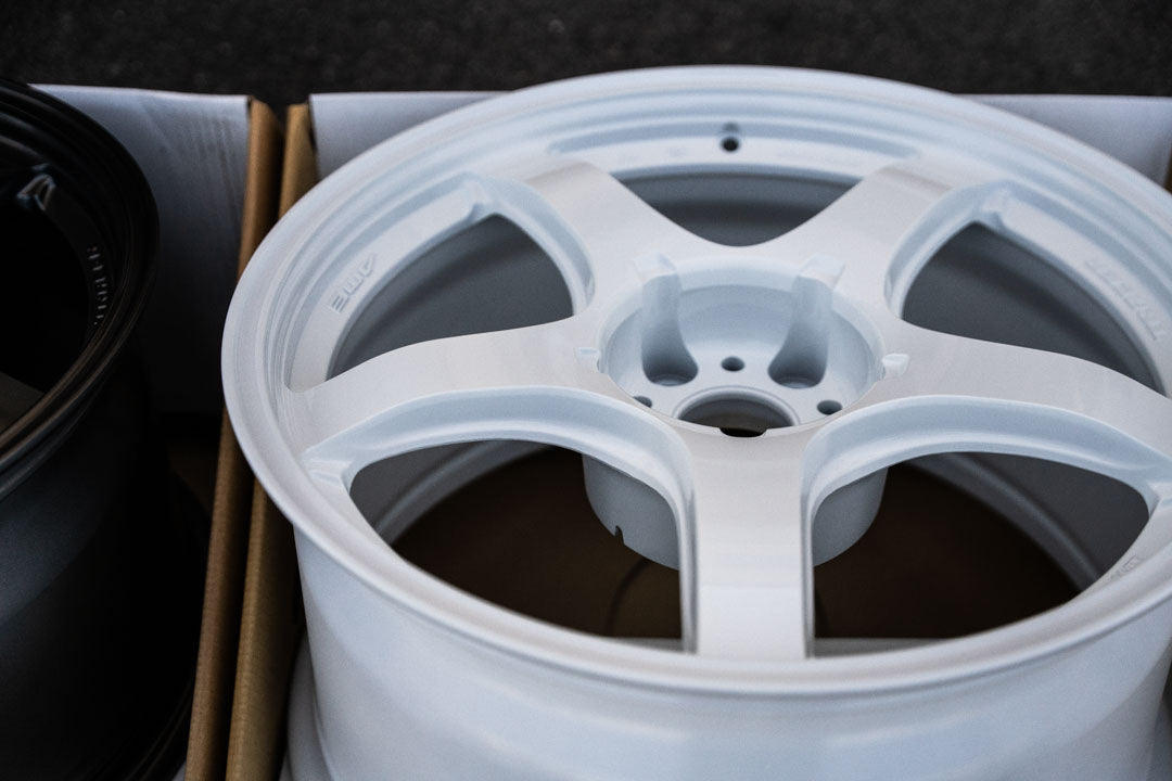 AME Tracer GTV / 18x9.5 +22 / 5x114.3 / Racing White (WH)