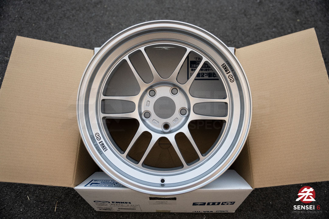 Enkei RPF1RS / 17x9.5 +15 / 5x114.3 / F1 Silver (S)