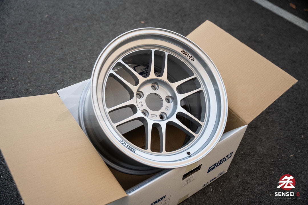 Enkei RPF1RS / 17x9.5 +15 / 5x114.3 / F1 Silver (S)