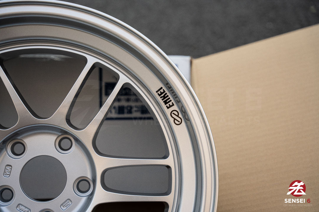 Enkei RPF1RS / 17x9.5 +15 / 5x114.3 / F1 Silver (S)