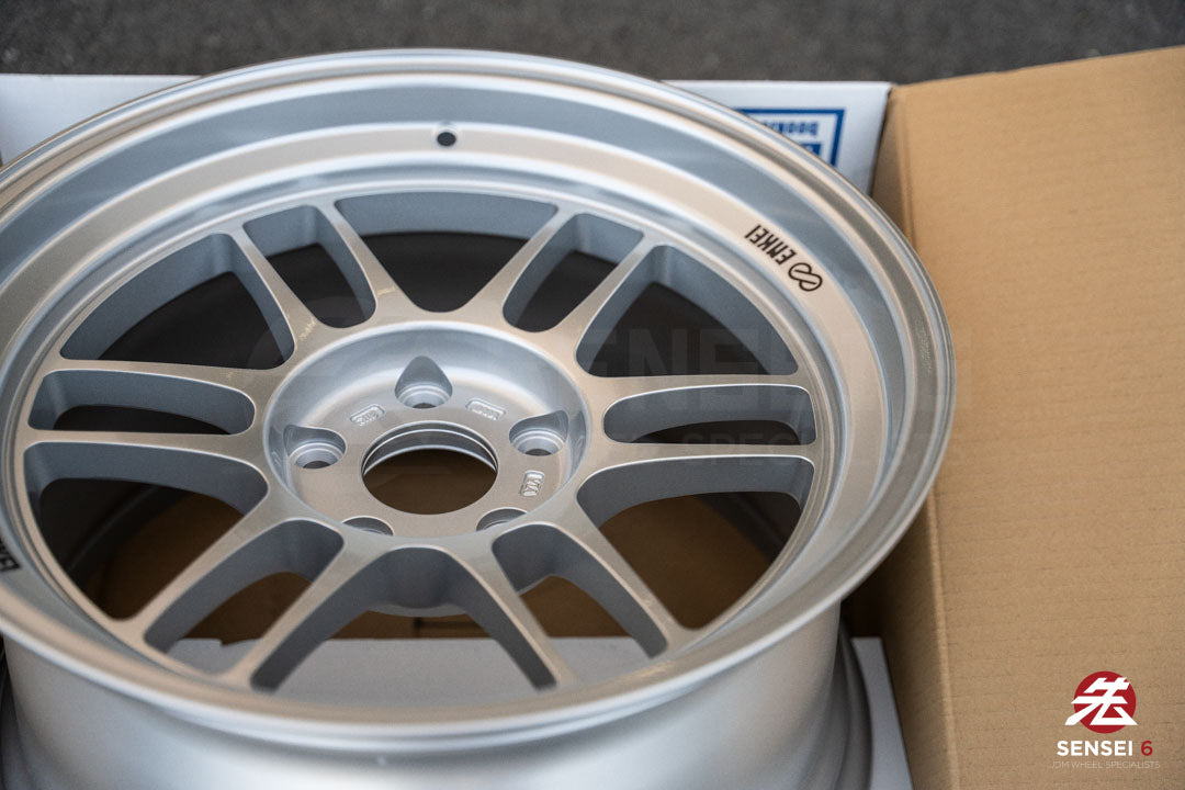 Enkei RPF1RS / 17x9.5 +15 / 5x114.3 / F1 Silver (S)