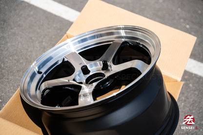 Advan GT Beyond-R / 18x10 +40 / 5x120 / Machining & Diamond Cut (MDC)