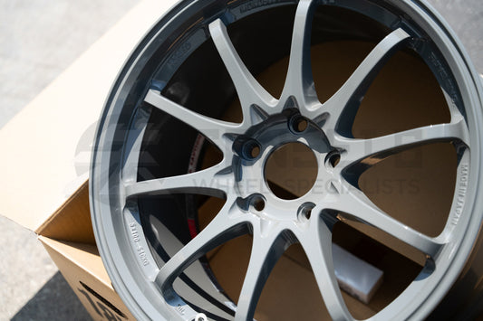 Volk CE28SL / 18x9.5 +44 / 5x120 / Brazos Grises