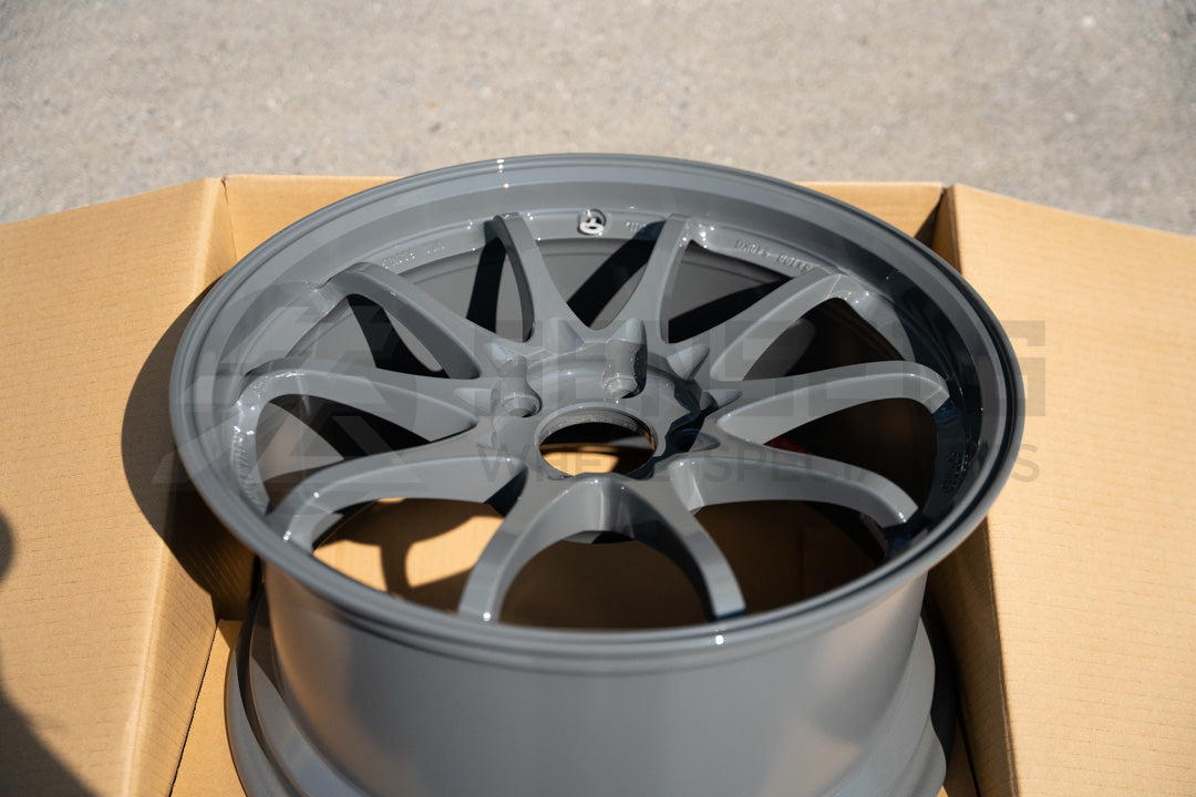 Volk CE28SL / 18x9.5 +44 / 5x120 / Brazos Grises