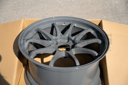 Volk CE28SL / 18x9.5 +44 / 5x120 / Brazos Grises