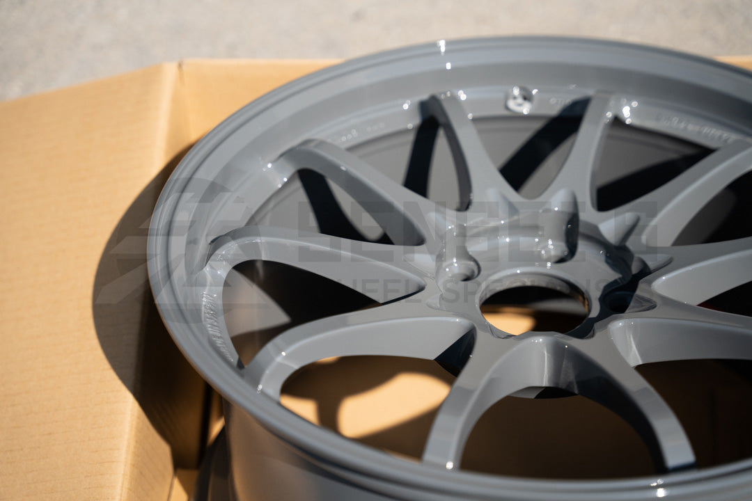 Volk CE28SL / 18x9.5 +44 / 5x120 / Brazos Grises