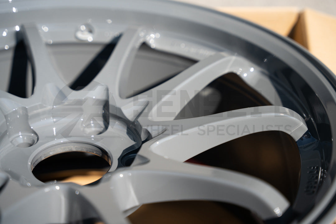 Volk CE28SL / 18x9.5 +44 / 5x120 / Brazos Grises