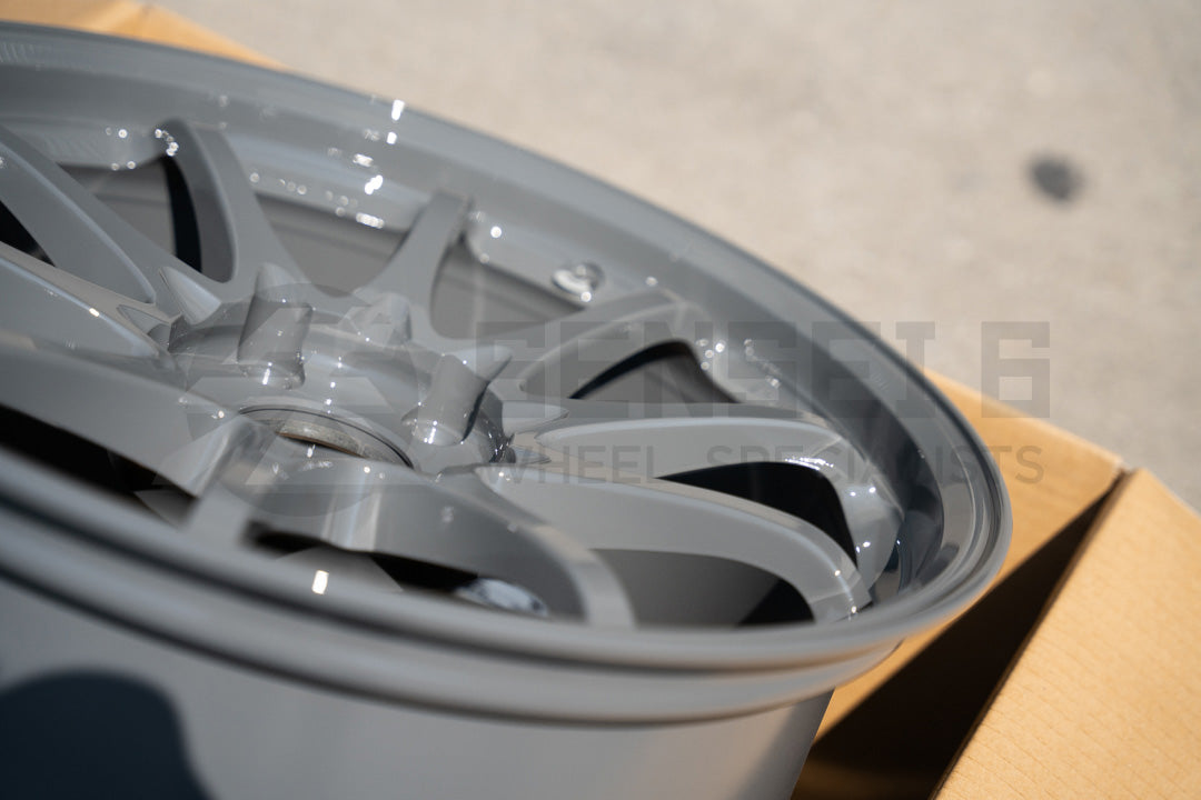 Volk CE28SL / 18x9.5 +44 / 5x120 / Brazos Grises