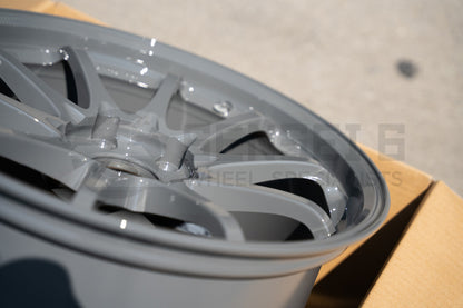 Volk CE28SL / 18x9.5 +44 / 5x120 / Brazos Grises