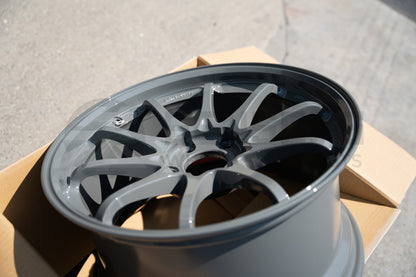 Volk CE28SL / 18x9.5 +44 / 5x120 / Brazos Grises