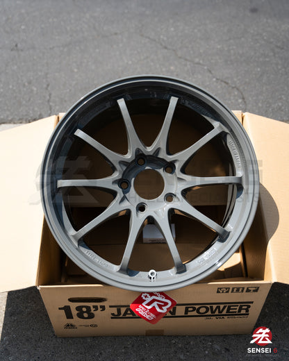 Volk CE28SL / 18x9.5 +44 / 5x120 / Brazos Grises