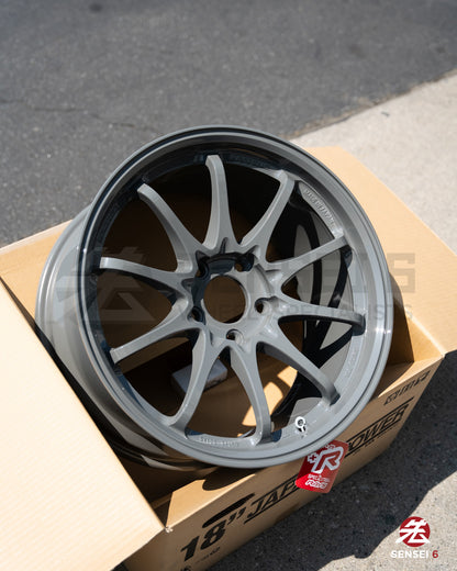 Volk CE28SL / 18x9.5 +44 / 5x120 / Brazos Grises