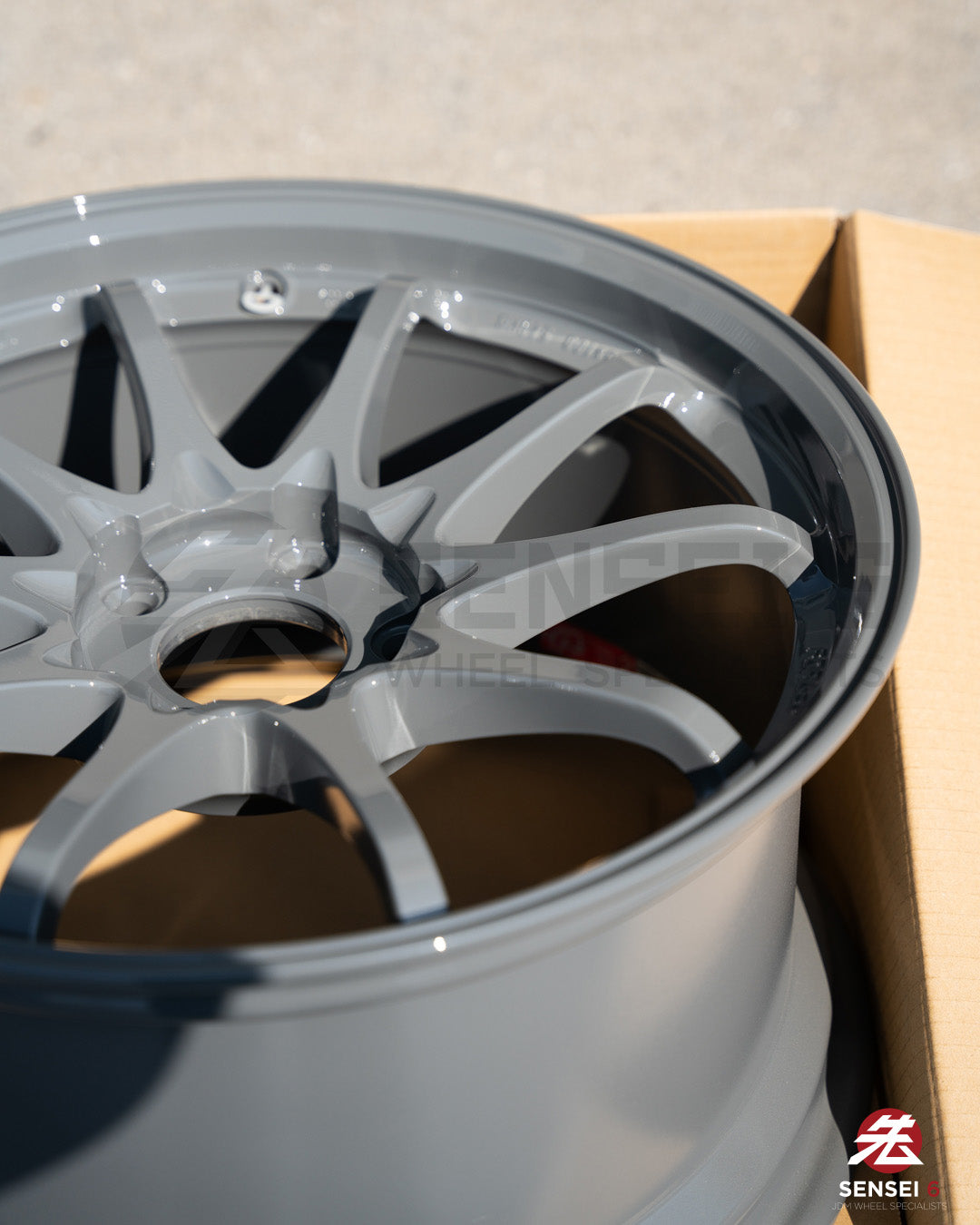 Volk CE28SL / 18x9.5 +44 / 5x120 / Brazos Grises