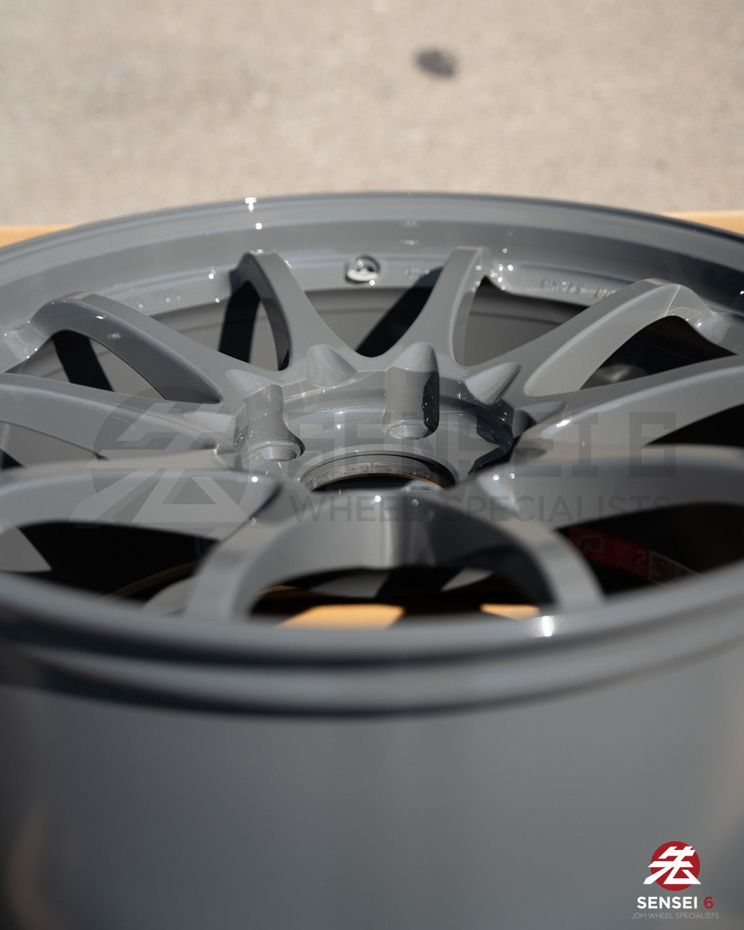Volk CE28SL / 18x9.5 +44 / 5x120 / Brazos Grises