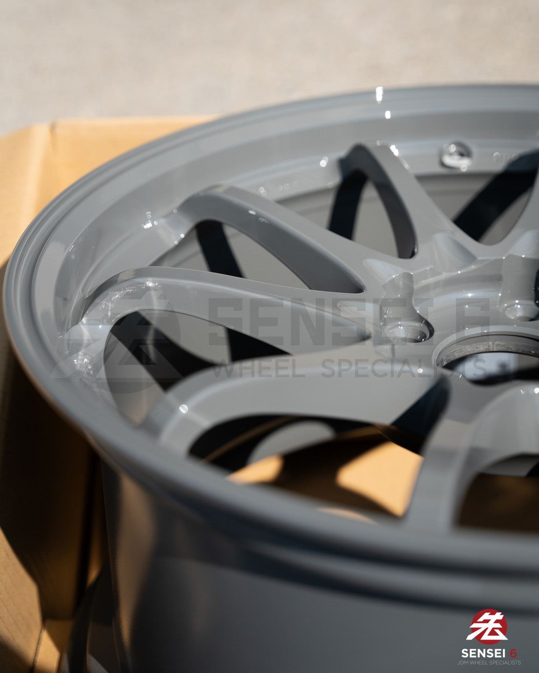 Volk CE28SL / 18x9.5 +44 / 5x120 / Brazos Grises