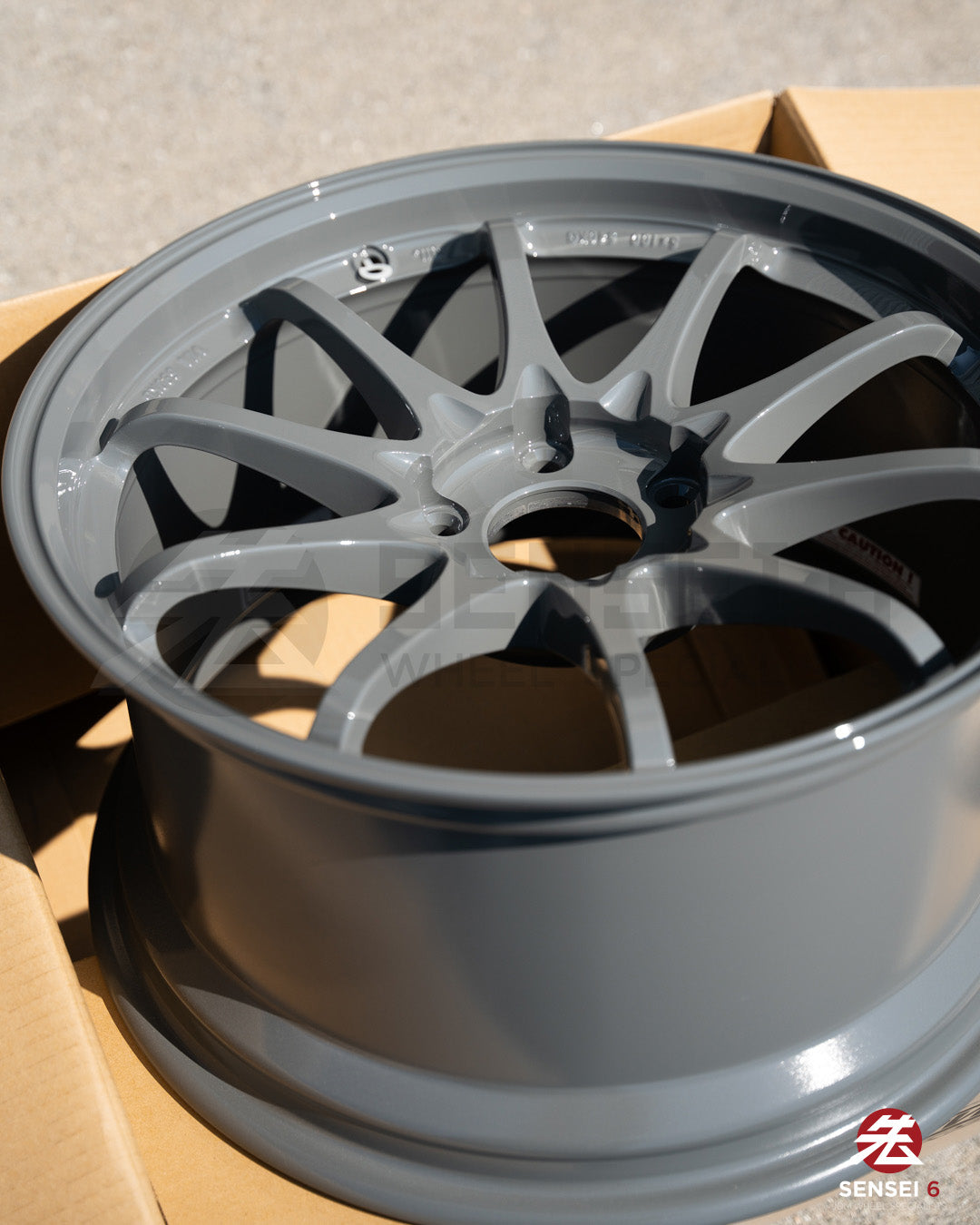 Volk CE28SL / 18x9.5 +44 / 5x120 / Brazos Grises