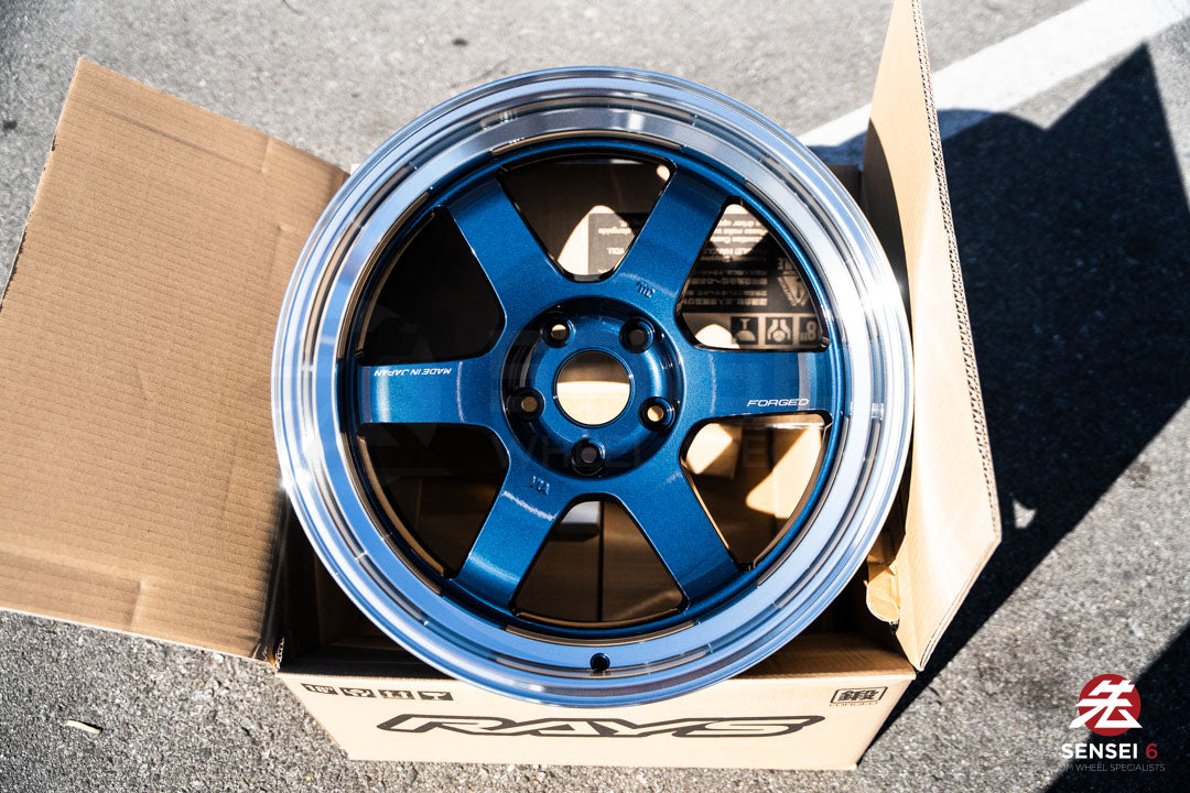 Volk TE37V Mark-II / 18x9.5 +15 / 5x114.3 / Mag Blue / Rim DC (BL)