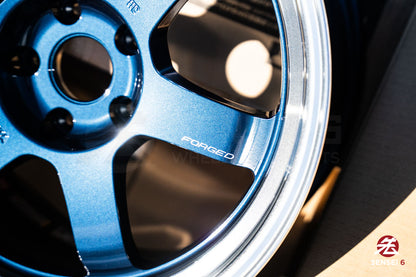 Volk TE37V Mark-II / 18x9.5 +15 / 5x114.3 / Mag Blue / Rim DC (BL)