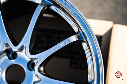 Volk CE28N-Plus / 18x9.5 +22 / 5x114.3 / Shining Light Metal (SI)