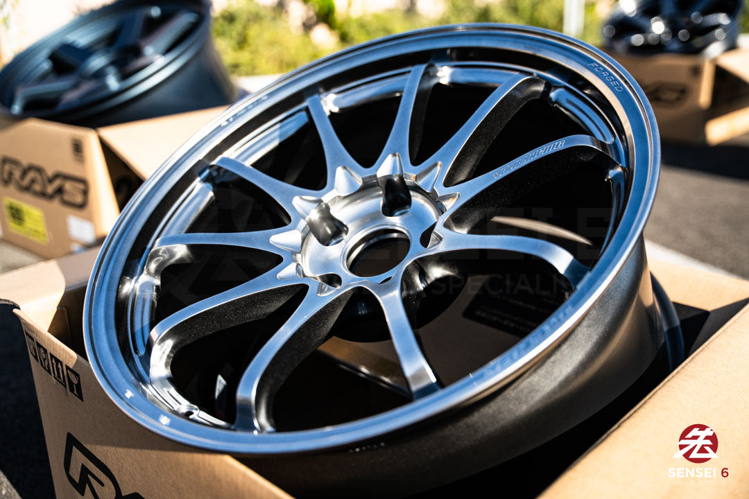 Volk CE28N-Plus / 18x9.5 +22 / 5x114.3 / Shining Light Metal (SI)