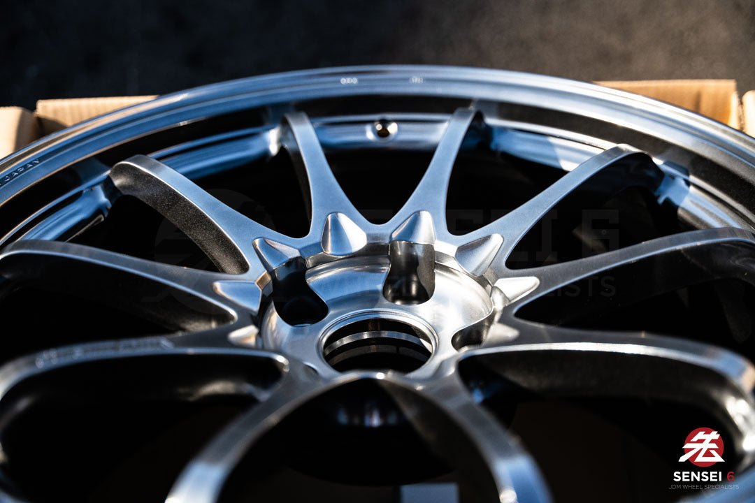 Volk CE28N-Plus / 18x9.5 +22 / 5x114.3 / Shining Light Metal (SI)