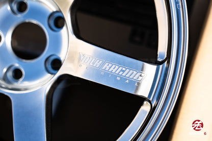 Volk TE37 Saga S-Plus / 18x9.5 +22 / 5x114.3 / Shining Light Metal (SI)