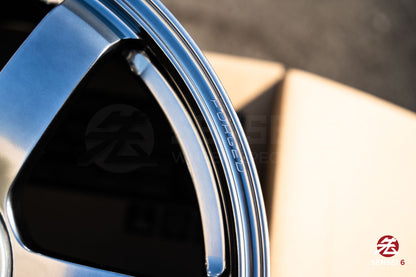 Volk TE37 Saga S-Plus / 18x9.5 +22 / 5x114.3 / Shining Light Metal (SI)