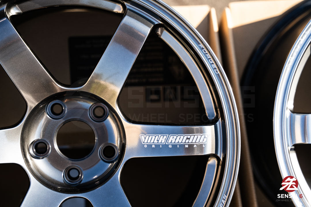 Volk TE37 Saga S-Plus / 18x9.5 +22 / 5x114.3 / Shining Black Metal (HM)