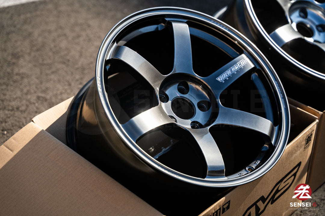 Volk TE37 Saga S-Plus / 18x9.5 +22 / 5x114.3 / Shining Black Metal (HM)