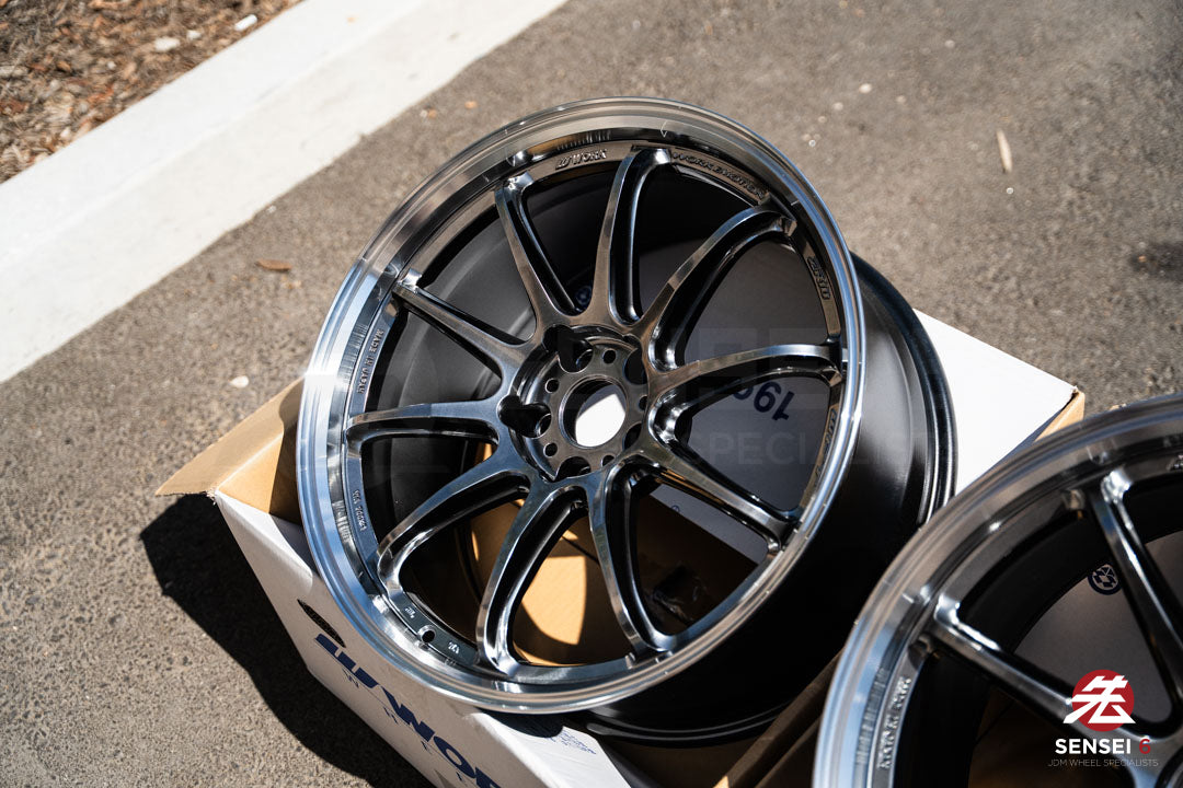 Work Emotion ZR10 1P / 19x9.5 +23, 19x10.5 +30 / 5x112 / Llanta Glim Black con corte de diamante (GTKRC)