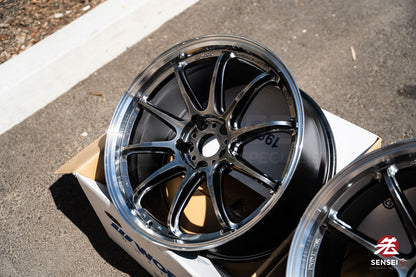 Work Emotion ZR10 1P / 19x9.5 +23, 19x10.5 +30 / 5x112 / Llanta Glim Black con corte de diamante (GTKRC)