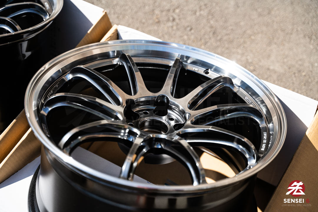 Work Emotion ZR10 1P / 19x9.5 +23, 19x10.5 +30 / 5x112 / Llanta Glim Black con corte de diamante (GTKRC)