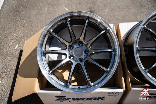 Work Emotion ZR10 1P / 19x9.5 +23, 19x10.5 +30 / 5x112 / Llanta Glim Black con corte de diamante (GTKRC)