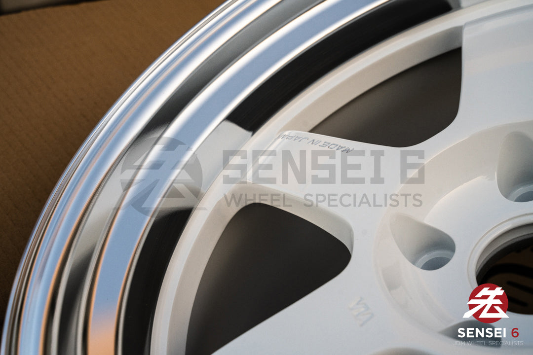 Volk TE37V Mark II / 18x10.5 +15 / 5x114.3 / Dash White Rim