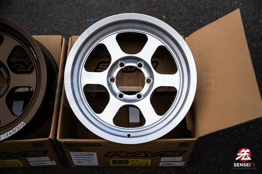 Volk TE37XT M-Spec / 17x8.5 +15 / 6x139.7 / Diamond Silver (DS)