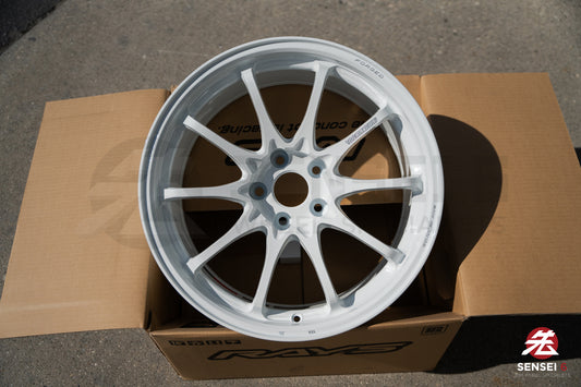 Volk CE28N-Plus / 18x9.5 +22 / 5x114.3 / Dash White (DW)