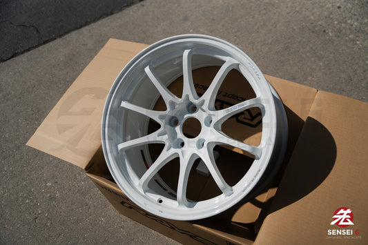 Volk CE28N-Plus / 18x9.5 +22 / 5x114.3 / Dash White (DW)