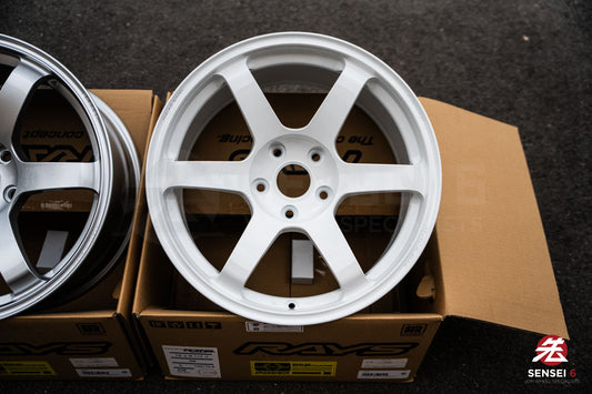 Volk TE37 Saga SL / 18x9.5 +38 / 5x120 / Dash White (DW)