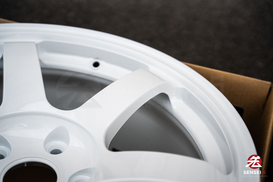 Volk TE37 Saga SL / 18x9.5 +38 / 5x120 / Dash White (DW)