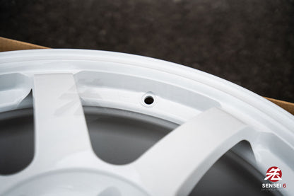 Volk TE37 Saga SL / 18x9.5 +38 / 5x120 / Dash White (DW)