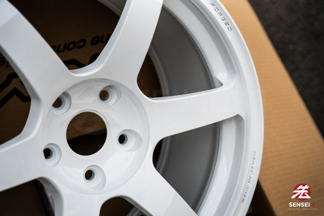 Volk TE37 Saga SL / 18x9.5 +38 / 5x120 / Dash White (DW)