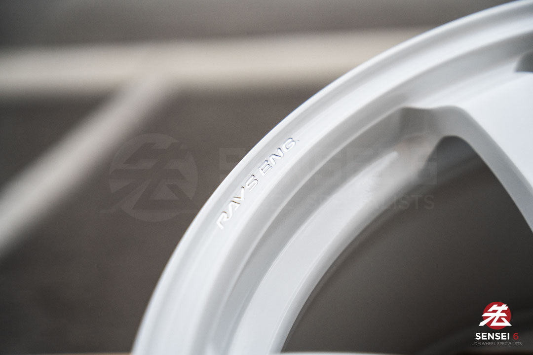 Volk TE37 Saga SL / 18x9.5 +38 / 5x120 / Dash White (DW)
