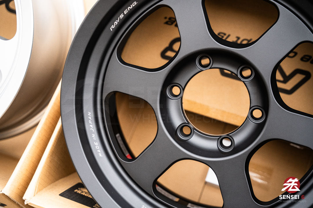 Volk TE37XT M-Spec / 17x8.5 +15 / 6x139.7 / Blast Black (BC)